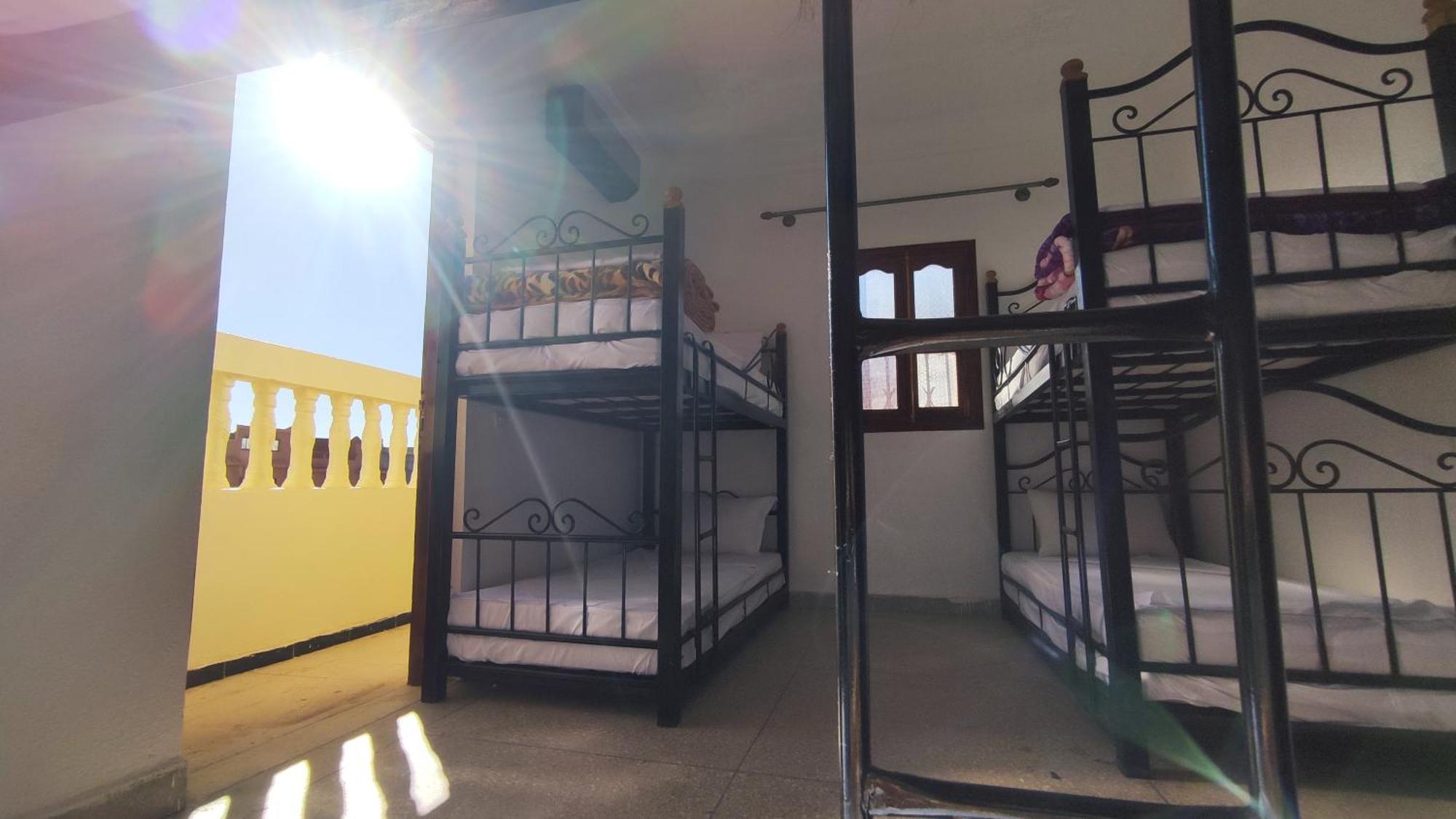 Warzazat Hostel Buitenkant foto