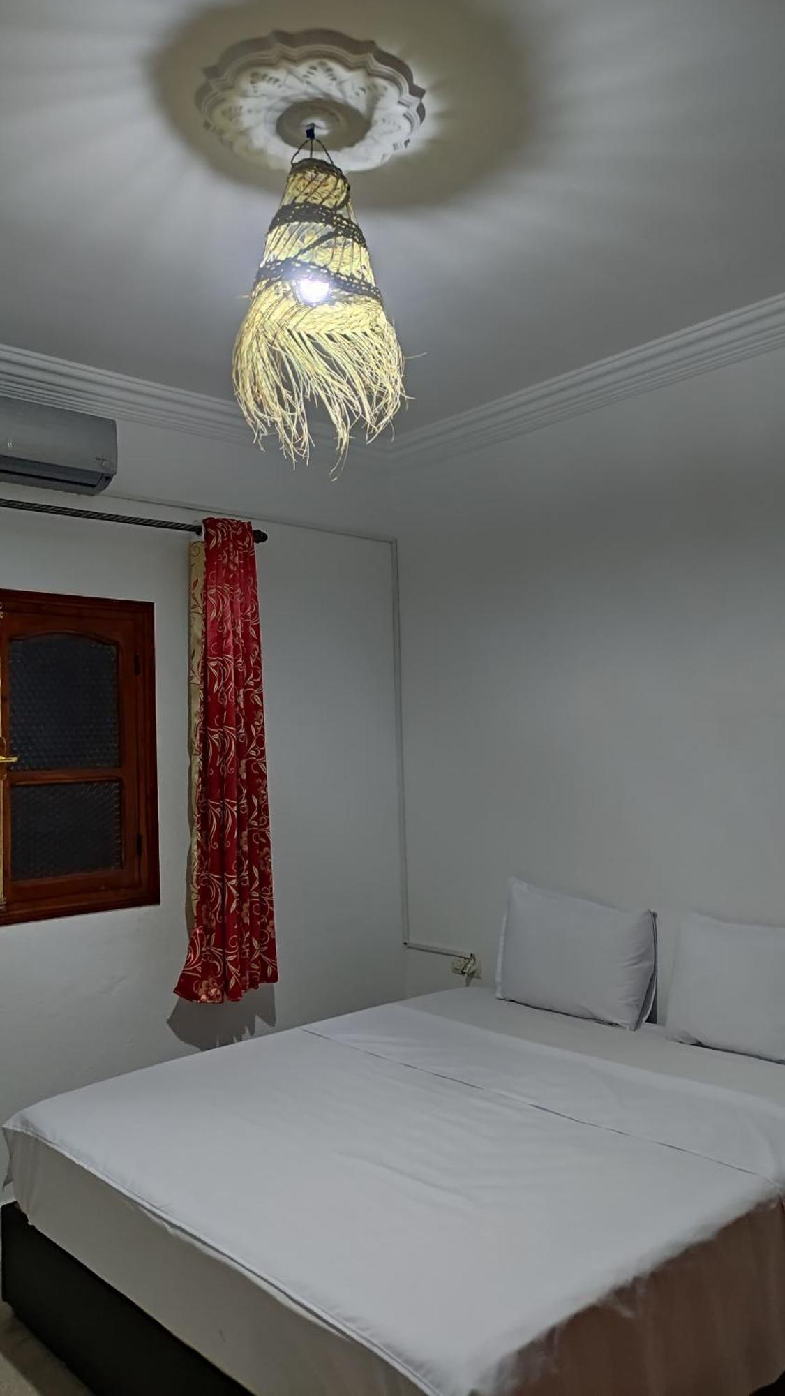 Warzazat Hostel Buitenkant foto