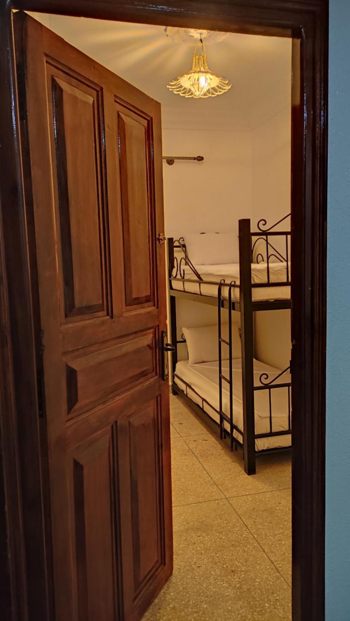 Warzazat Hostel Buitenkant foto