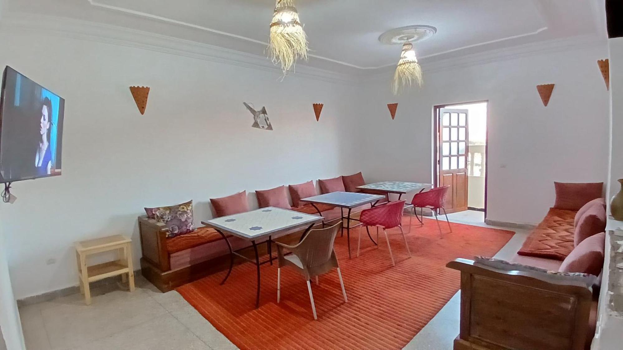 Warzazat Hostel Buitenkant foto