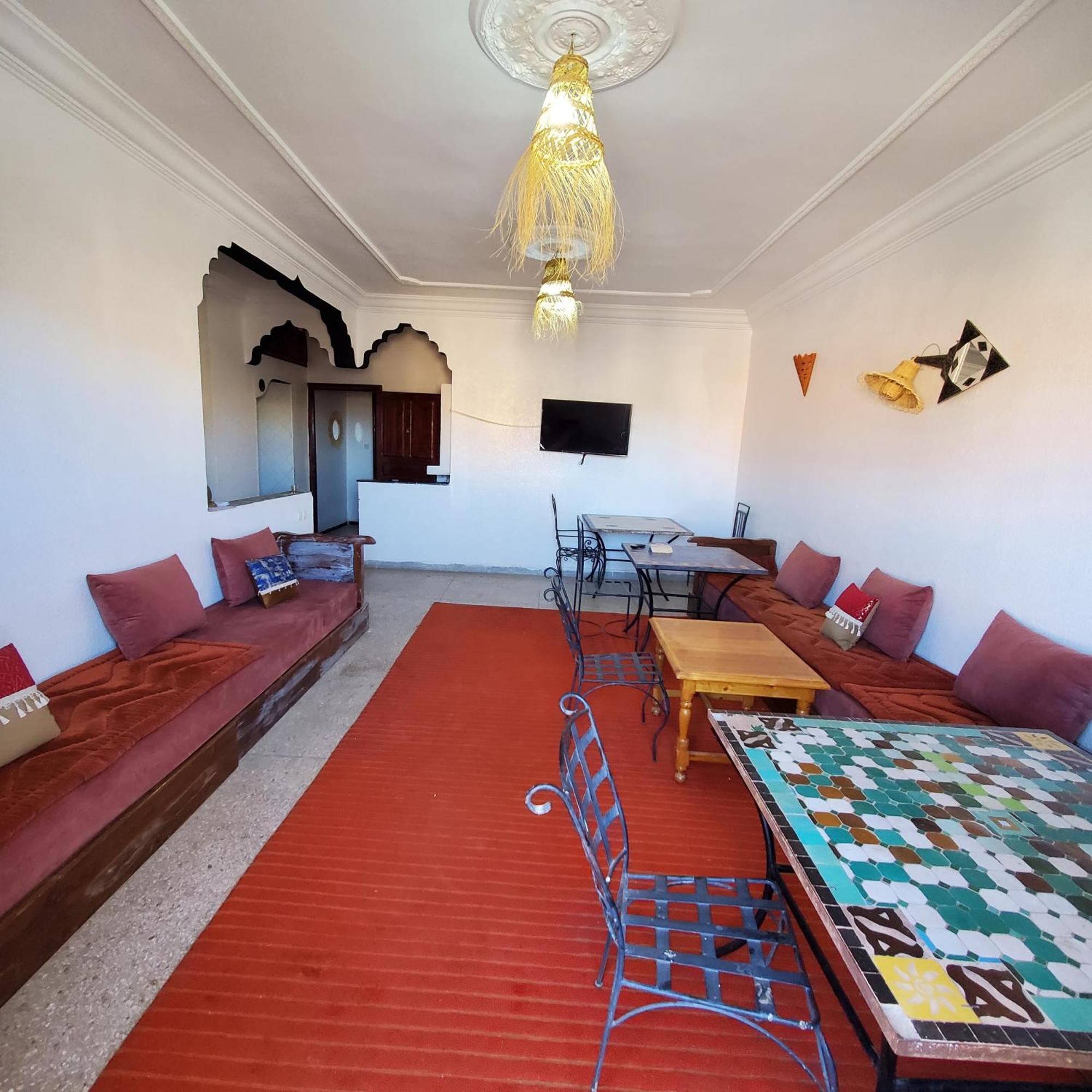 Warzazat Hostel Buitenkant foto