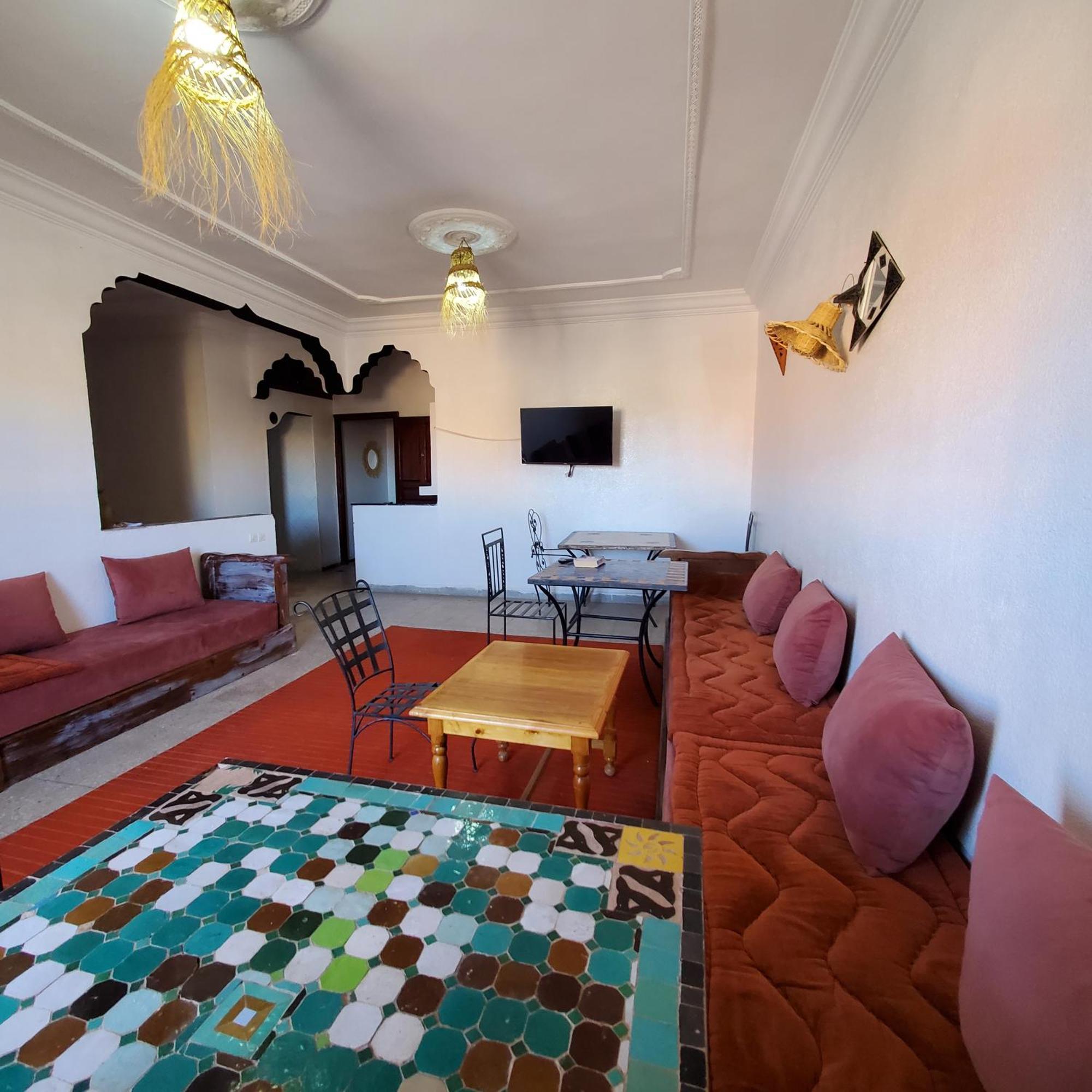Warzazat Hostel Buitenkant foto